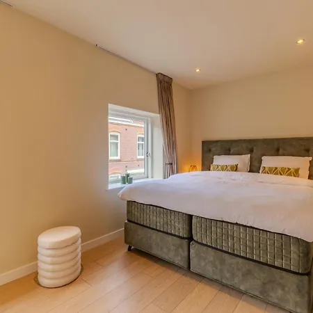 아파트 & Trainhouse *