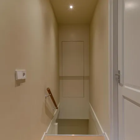 아파트 & Trainhouse *